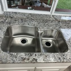 Granite And Quartz Countertops 