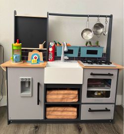 Toy Kitchen set