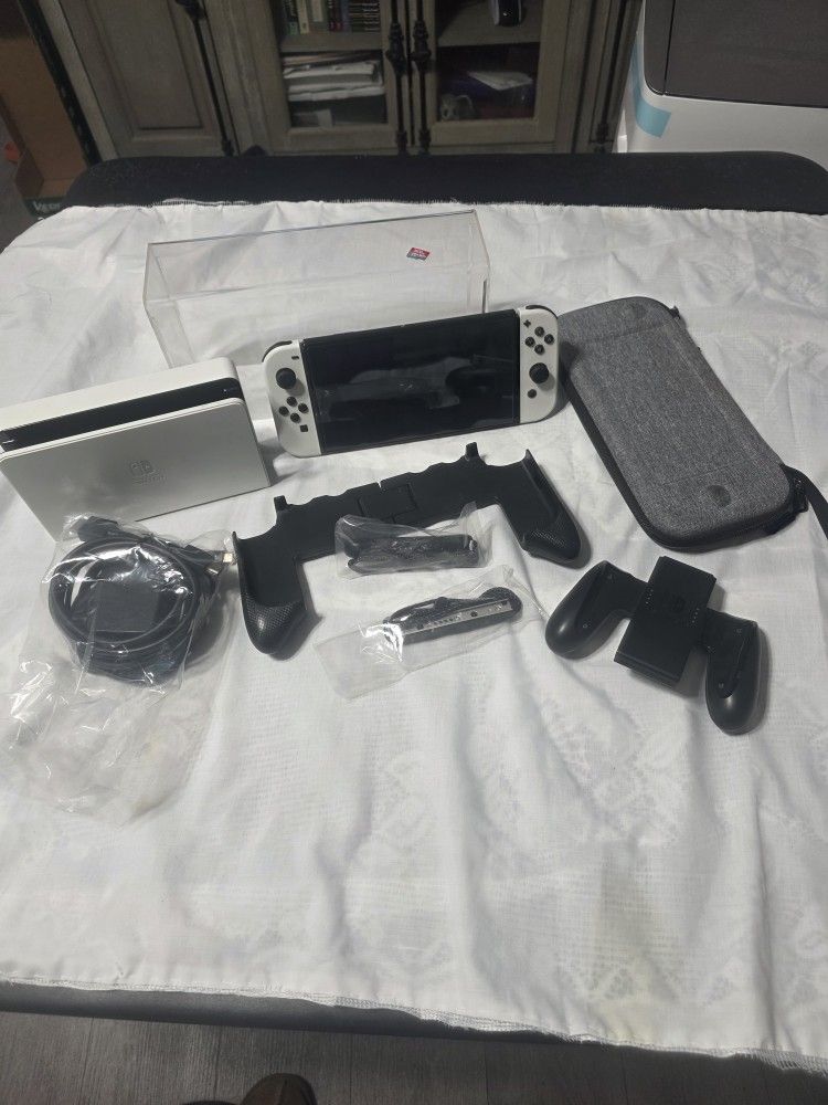 NINTENDO SWITCH OLED (with extras)