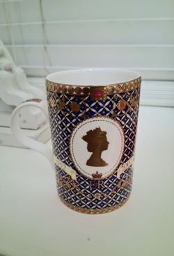 VINTAGE JAMES SADLER 1(contact info removed) QUEEN ELIZABETH II  50TH GOLDEN JUBILEE MUG / CUP NEW....asking $30.00