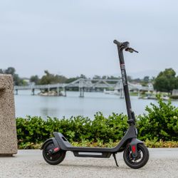 Phantomgogo Black E-scooter