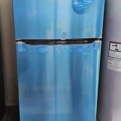 NEW REFRIGERATOR TOP FREEZER  18.3 CU FT WITH WARRANTY GARANTIA POR ESCRITO 