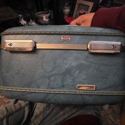 Vintage American tourister teal makeup  luggage bag