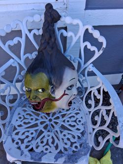 Rubber foam two faced cut off head with pony tail and blood feature very good quality