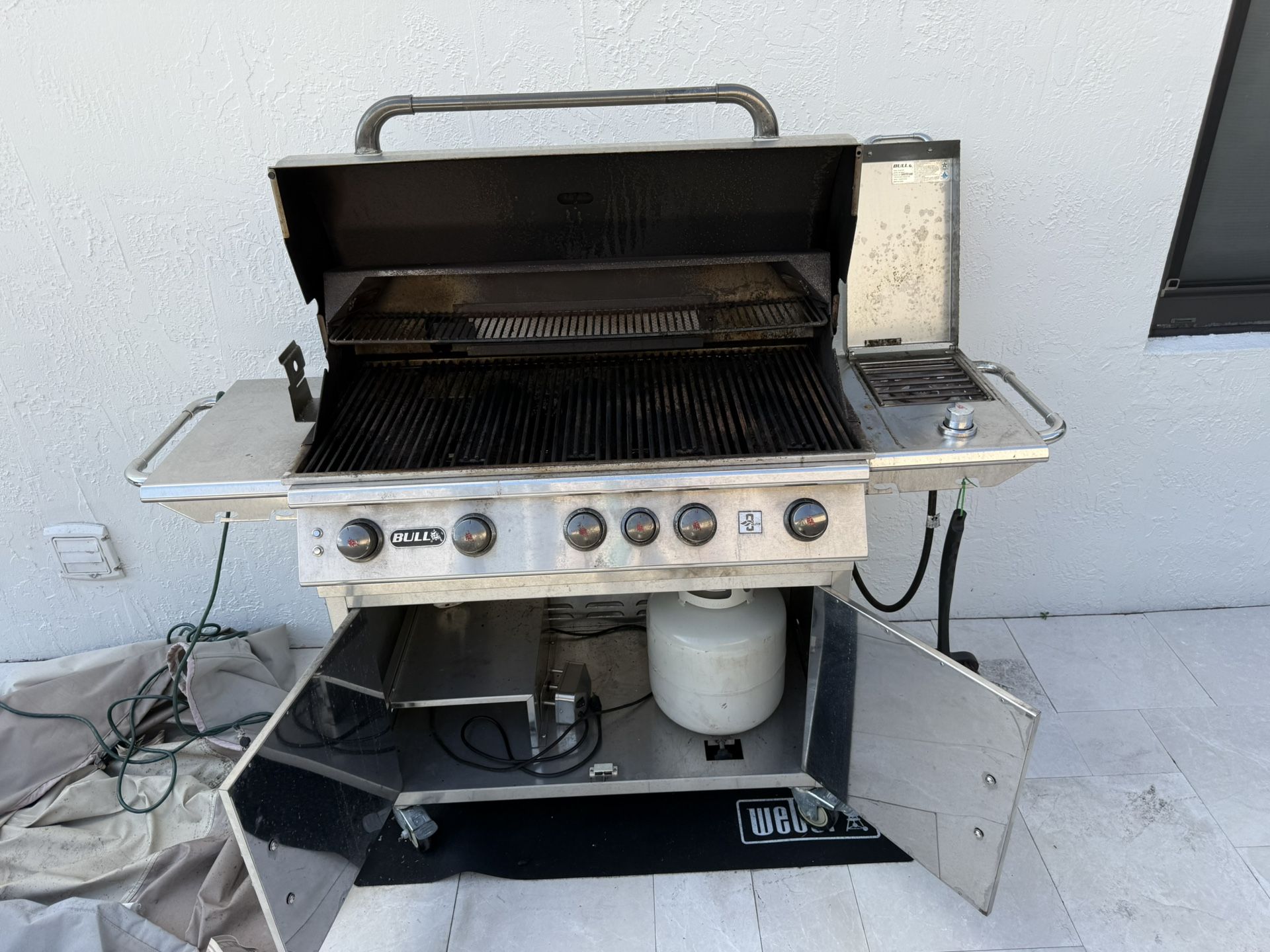 Bull BBQ Six Burners & Rotisserie