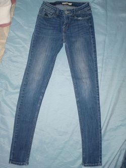 *5 Pairs of Woman's jeans*