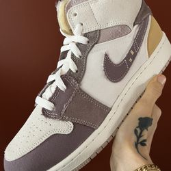 Air Jordan 1 Mid SE Craft GS ‘Inside Out - Taupe Haze’