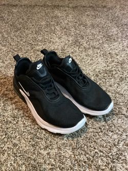 Nike Air Max Motion 2 woman’s 7.5