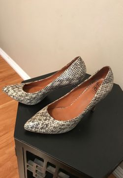 Snake skin leather pumps