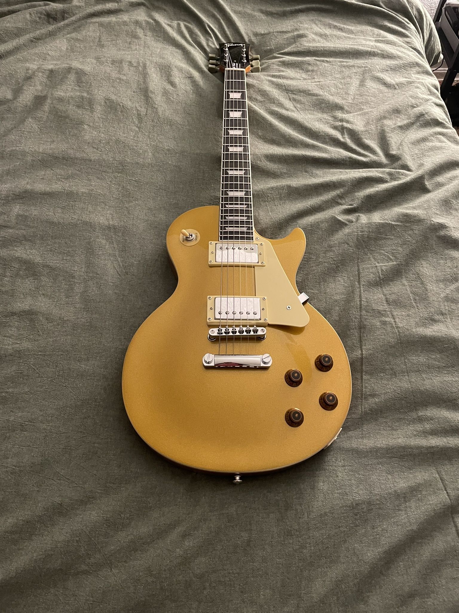 Les Paul Standard Gold Top.