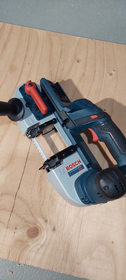 Bosch 18V 2.5 in Portable Band Saw with Battery and Charger