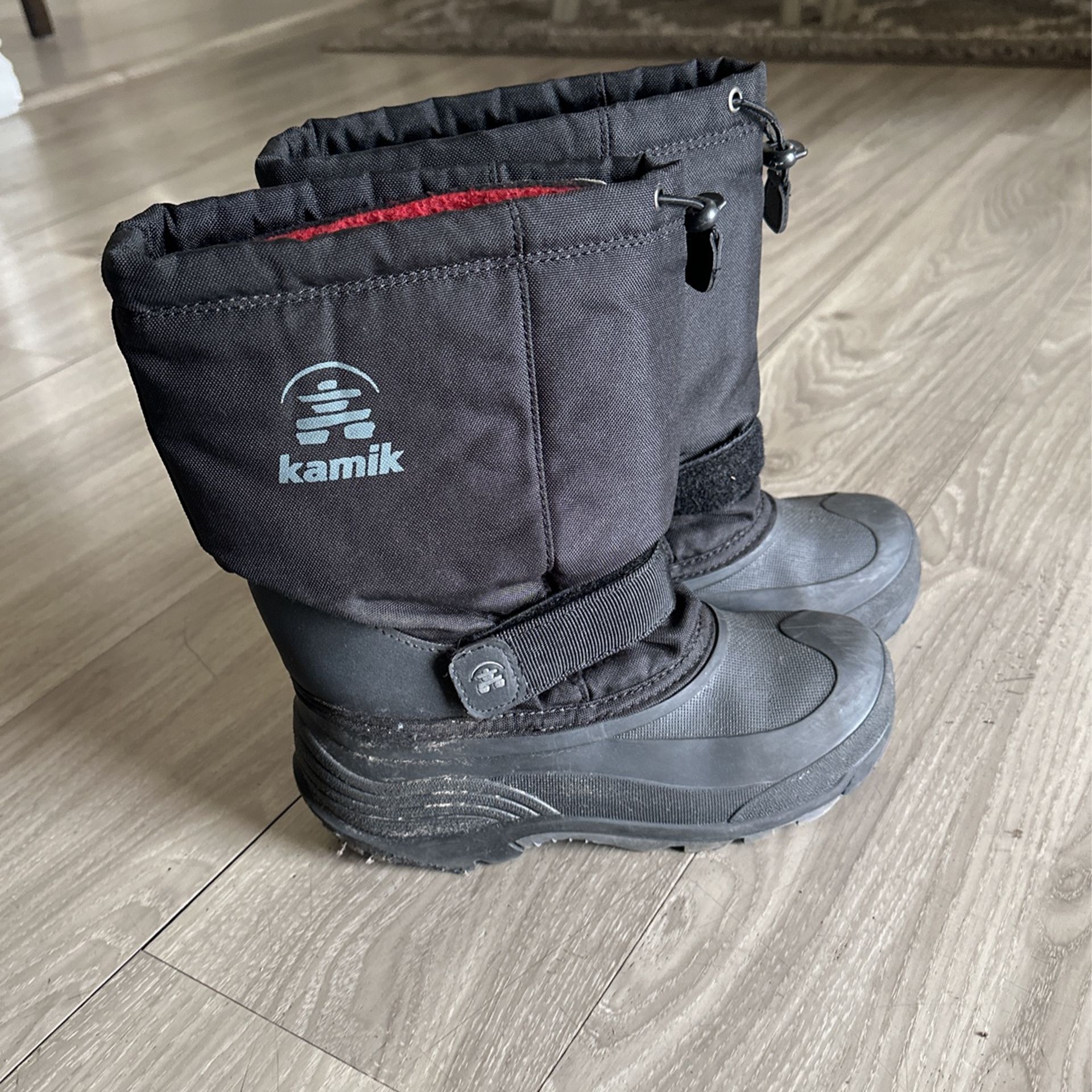Snow boots size 5