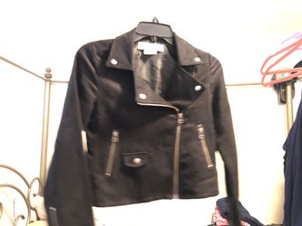Girls black jacket 🧥