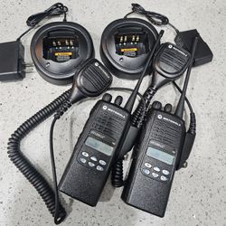 2 X MOTOROLA HT1250 LS+ UHF 403~470 MHz 4w 16CH Two Way Radios w/Speaker mics-Black
