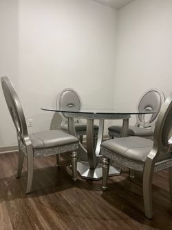 Gently Used Dining Room Set