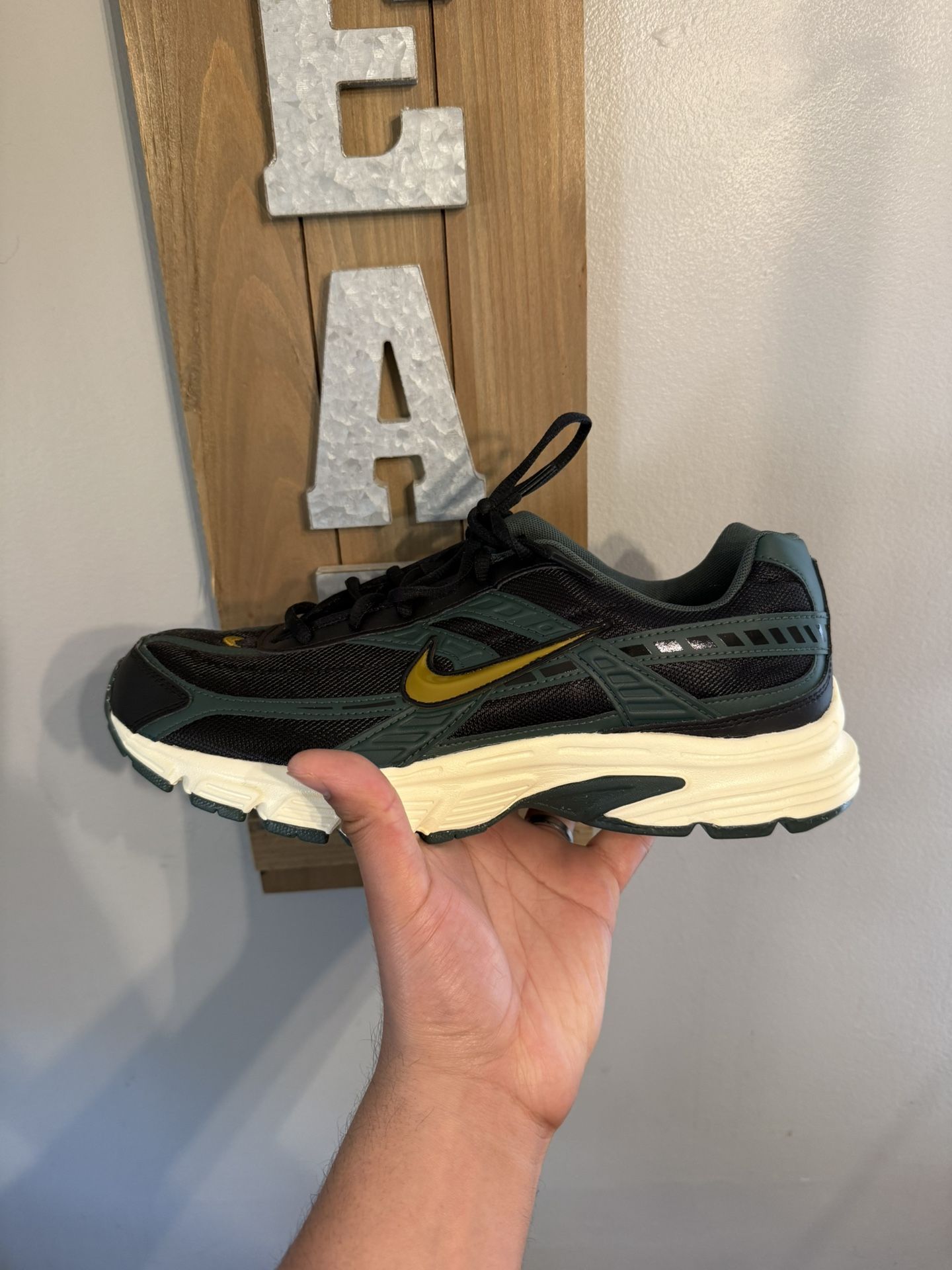 Nike Initiator