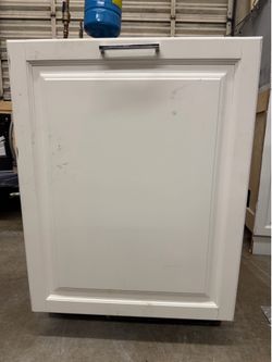 Bosch Dishwasher w/ Custom Cabinet Front - Multi-Million Dollar Home Liquidation