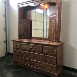 Dresser W/ Vanity & Light