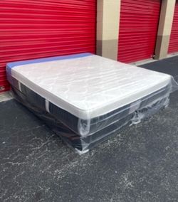 NEW Mattress King Size Plush Pillowtop With Box Spring // Offer  🚚