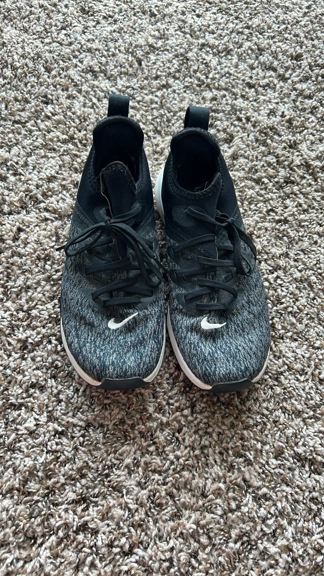 Weightlifting shoes