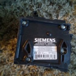 Siemens 15A Circuit Breakers Box of 12