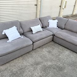 Cloud Sectional 4 Pieces Modular (Delivery Available)!!🚚
