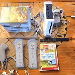 Wii Sports Bundle. Console, Controllers, Nunchuck controllers, 10 game lot