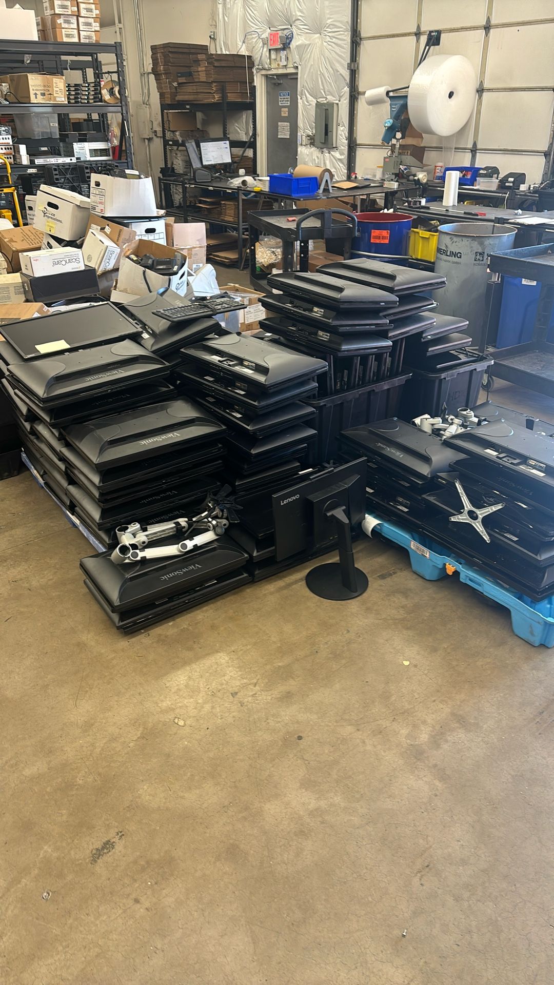 Lot of 80 ViewSonic Monitors 24” VGA DVI