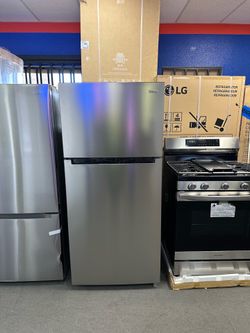 Vissani Refrigerator Brand New Top Freezer 18 Cu ft