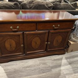 8 Seat Dinjng Table with Buffet