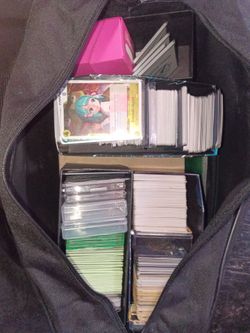 BULK BUNDLE OF ONE PEICE MAGIC THE GATHERING & YU-GI-OH TRADING CARDS