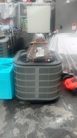 2 1/2 ton condenser & 2 1/2 coil (pick up only)