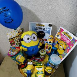 MINIONS BIRTHDAY GIFT BASKET. ( PICK UP IN MODESTO.)