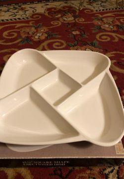Square 5sectioned dish is new