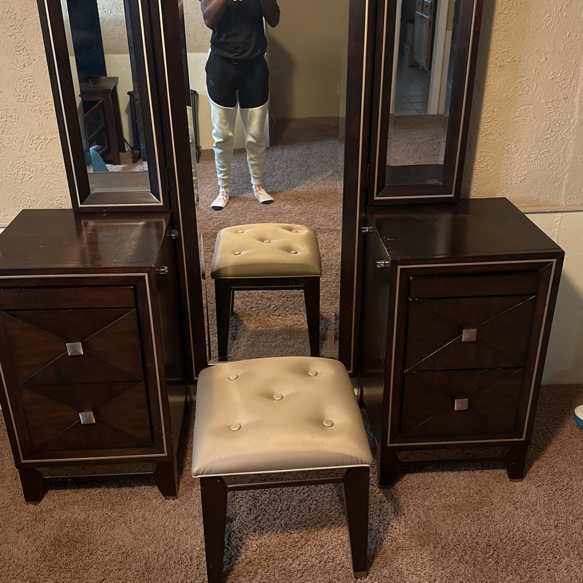 Vanity Mirror & Chair