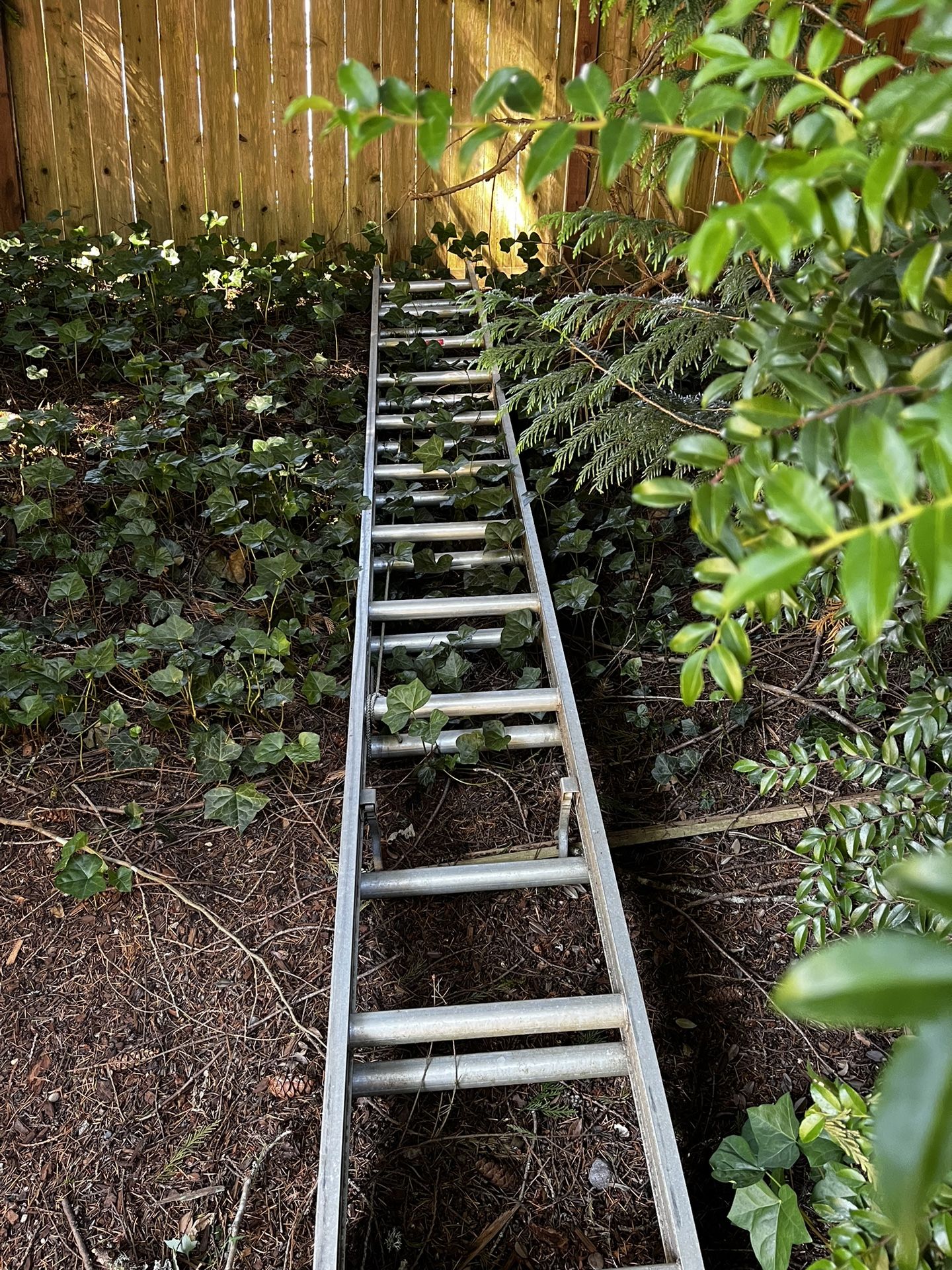 24’ (FOOT) “KELLER” EXTENSION ALUMINUM LADDER - VERY NICE CONDITION