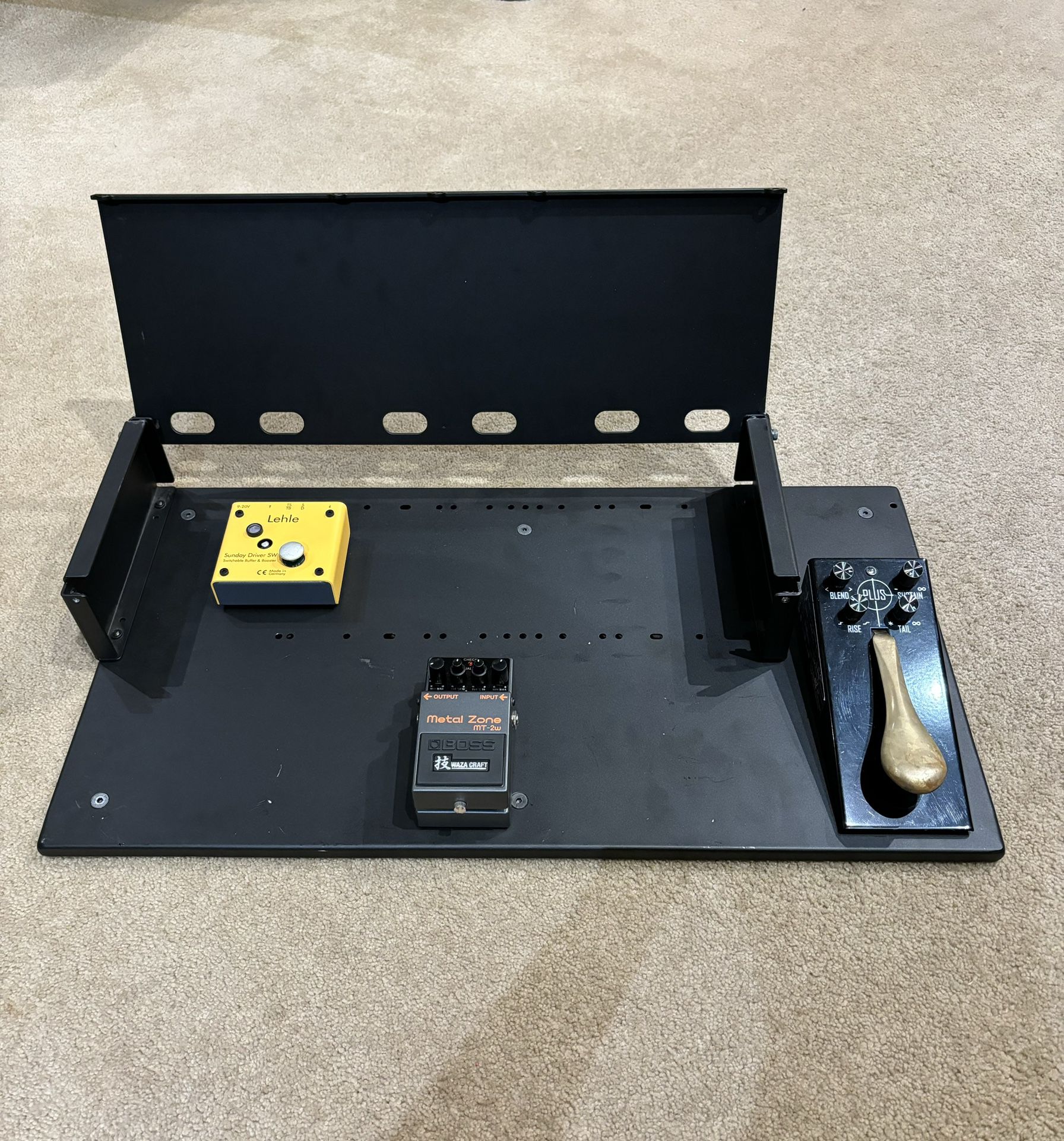 Vertex Effect Tour Compact Pedalboard with Hinged Riser