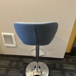 4 Bar Stools/ Bar Height Chairs