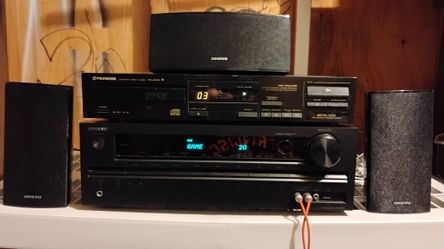Onkyo Audio Receiver With Surround Speakers