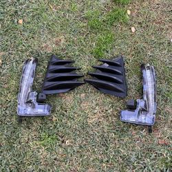 17-19 TOYOTA COROLLA LEFT AND RIGHT FOG /RUNNING LIGHTS AND MOLDINGS
