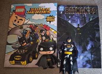 2 batman figures & Batman books