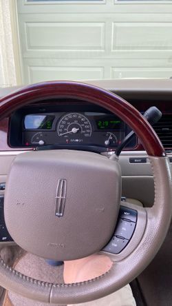 2005 Lincoln Town Car