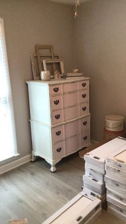 Vintage Solid Wood Chalk Painted Chest of 5 Drawers Dresser