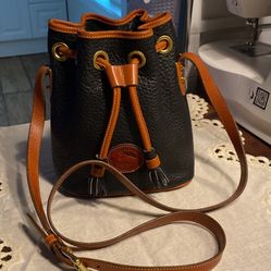 Vintage Dooney & Bourke Cow Grain Leather Bucket Bag Purse