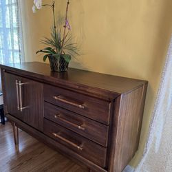 Credenza /Buffet /Server