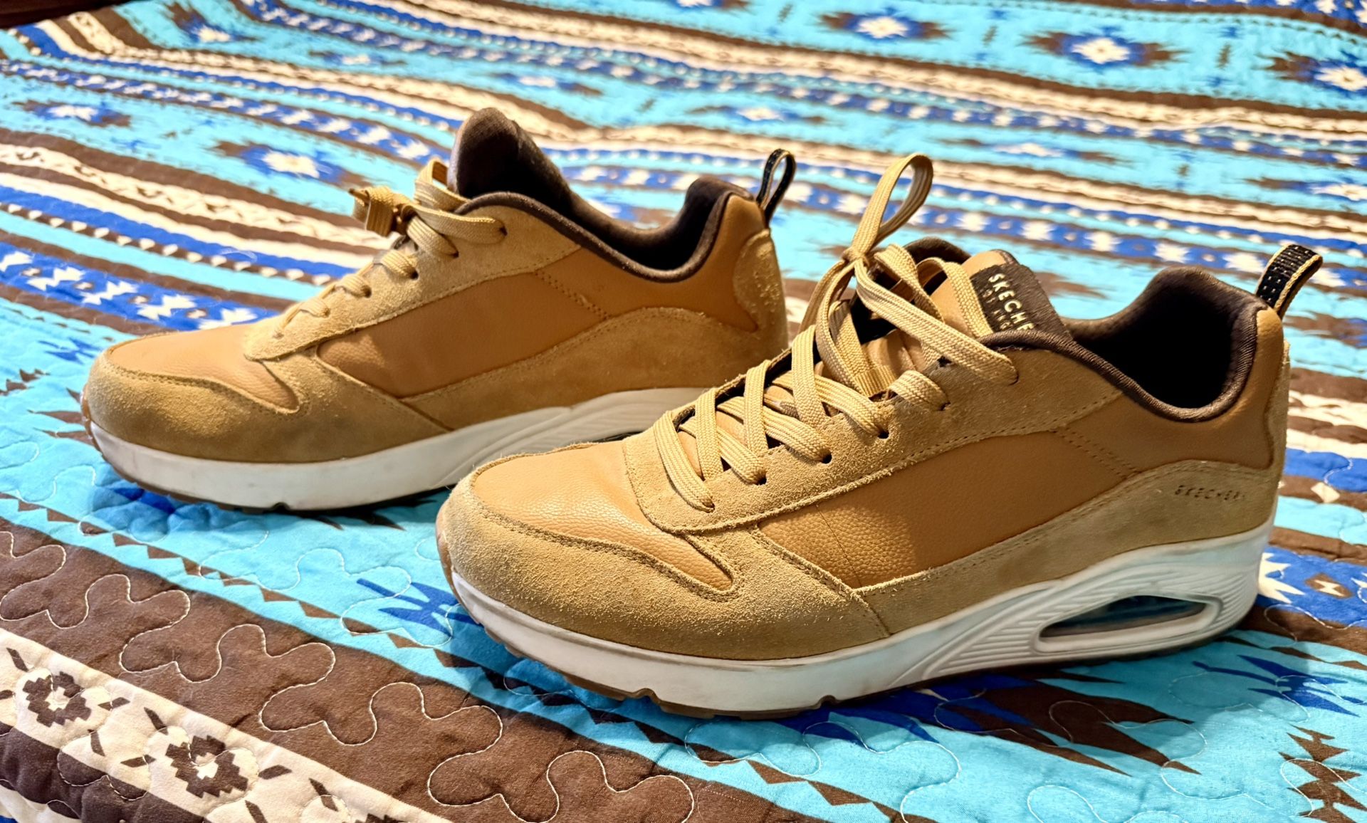 Men’s 10.5 Skechers Tennis Shoe 