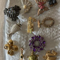 12 Pieces  Of  Vintage Brooches And 1 Pendent 