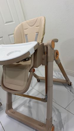 Baby High Chair – Excellent Condition