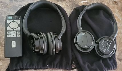 Pair of Nissan Aramada/Infiniti SUV entertainment system headsets with remote