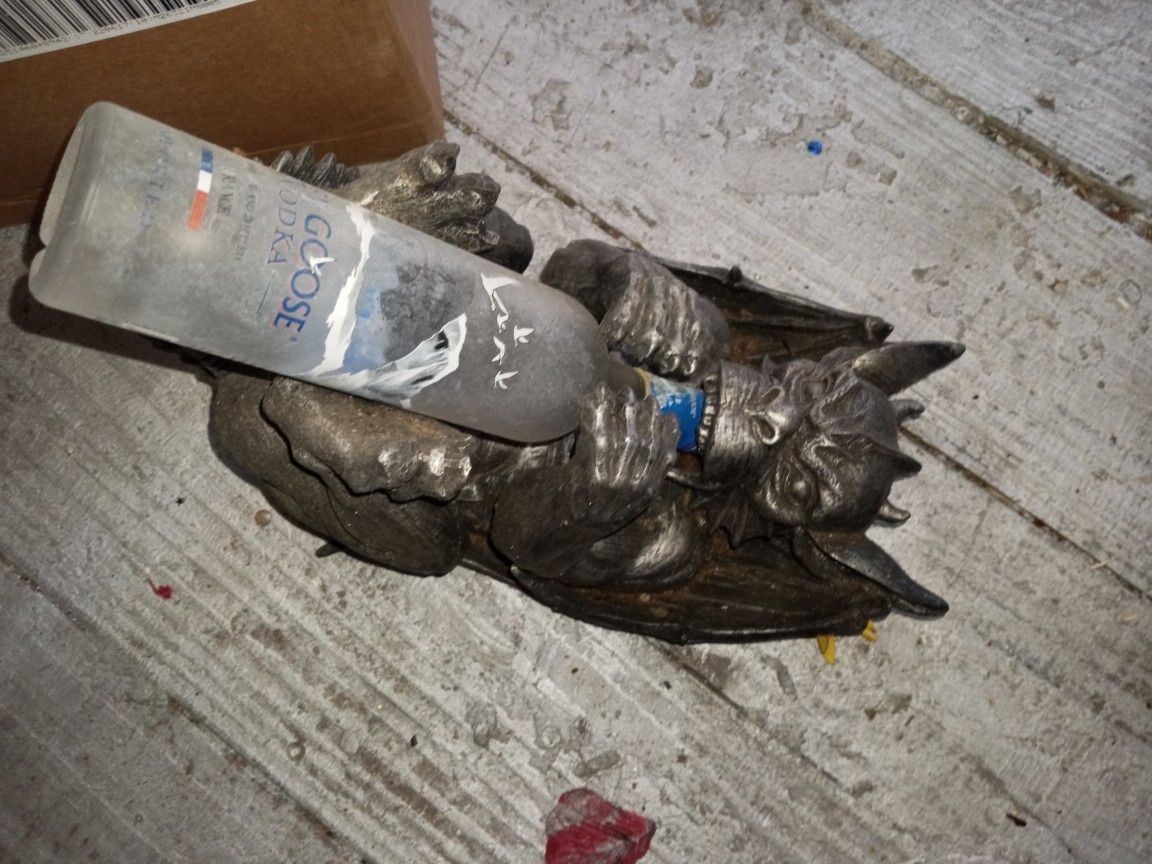 Dragon Bottle Holder